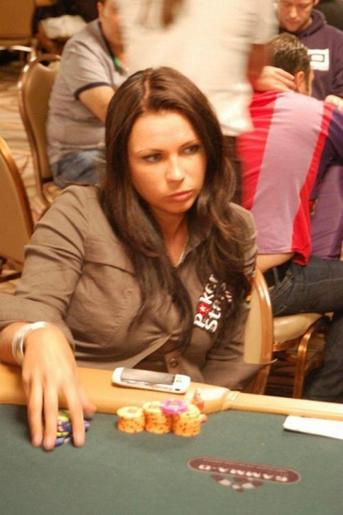 The Hot And Pretty Poker Girls