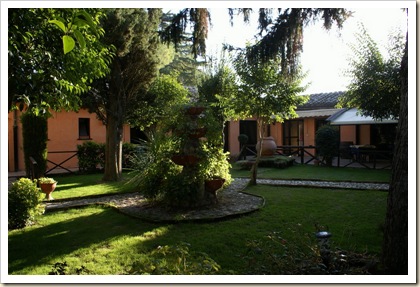 007 - Cortile del ristorante 007 - Cortile del ristorante