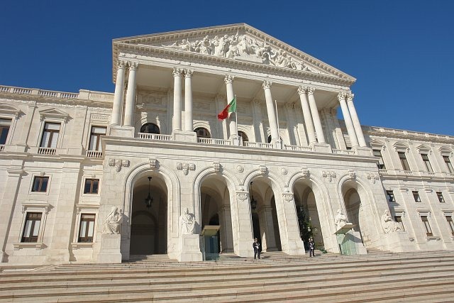 [assembleia_republica_portugal_21[7].jpg]