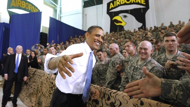 [obama greets troops 050611[3].jpg]