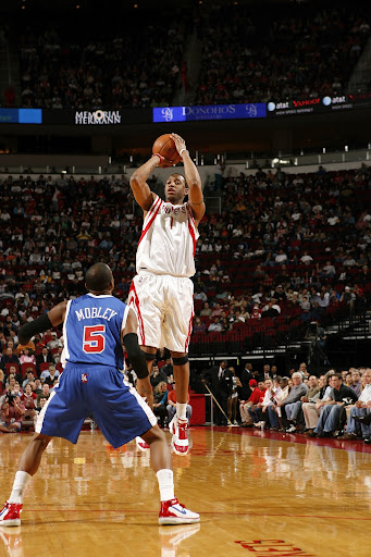 T-Mac shooting the jumper.