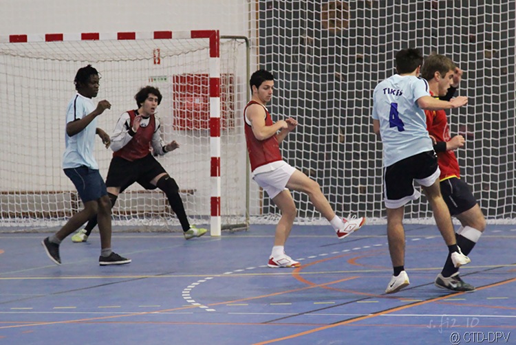 [futsal 10-02-10 139 copy[2].jpg]