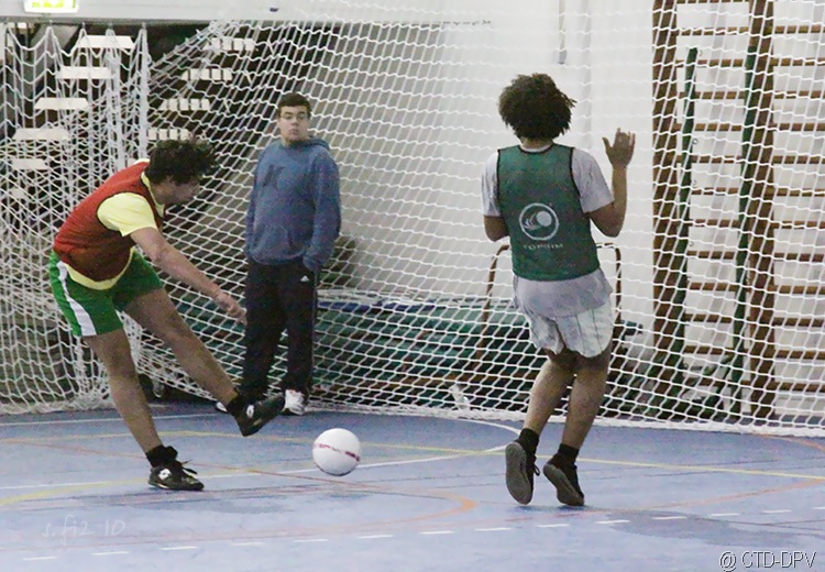 [futsal 10-02-10 097 copy[2].jpg]