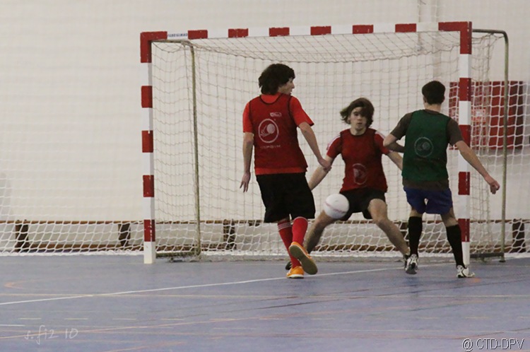 [futsal 10-02-10 124 copy[2].jpg]