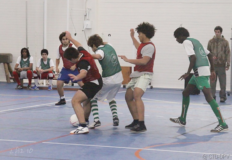[futsal 10-02-10 183 copy[2].jpg]