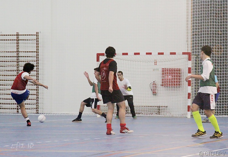 [futsal 10-02-10 223 copy[2].jpg]
