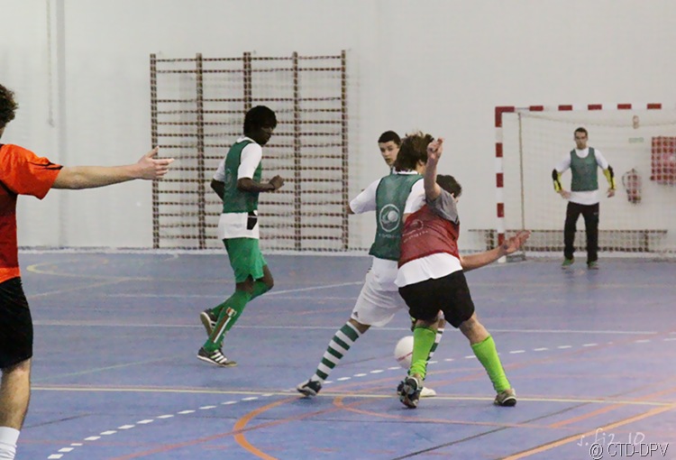 [futsal 10-02-10 281 copy[2].jpg]