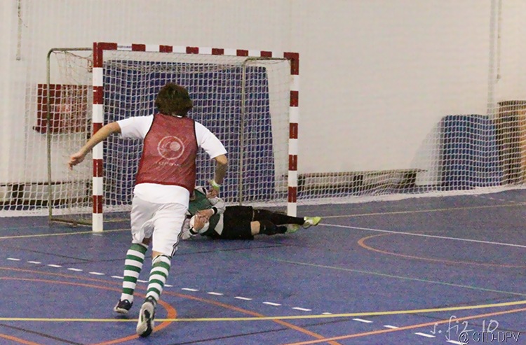 [futsal 10-02-10 332 copy[2].jpg]
