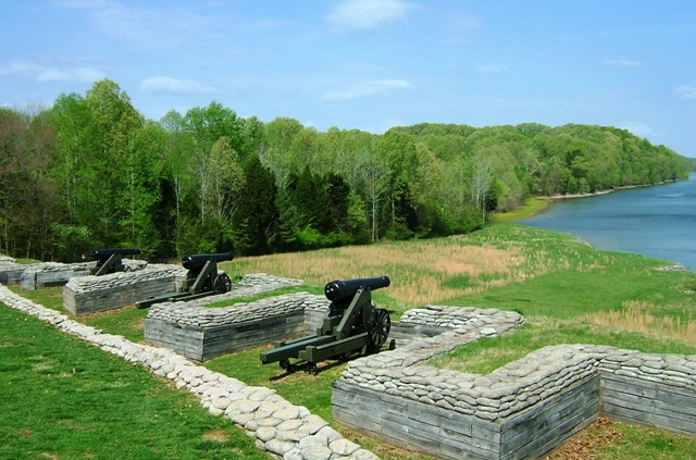 [Confederate guns at Fort Donelson[3].jpg]