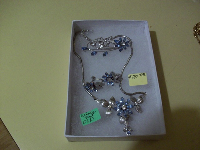 [vintage jewlery 003[5].jpg]