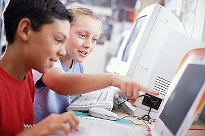 kids_using_computer