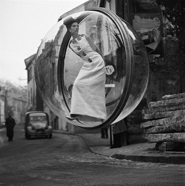 Bubble-Series-par-Melvin-Sokolsky-pour-Harper-s-magazine-1963--2