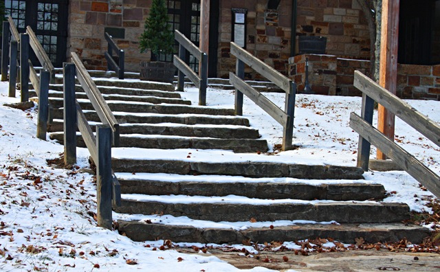 [lodgestairs1[5].jpg]