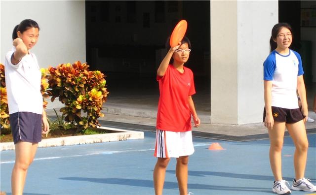 [frisbee8[2].jpg]