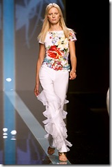Valentino Spring 2002 Ready-to-Wear Valentino Spring 2002 Ready-to-Wear