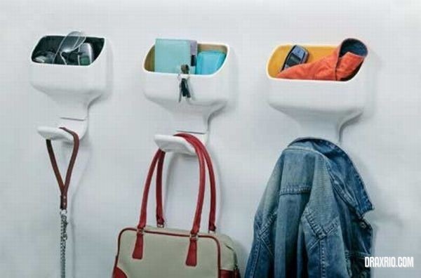 [coat_hangers_12[4].jpg]