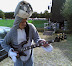 Bugs Bunny costume - This costume sucks: neck is too long and zipper is clearly visible.