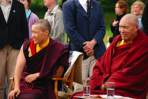 Gesar Festival Lhasang (C) Sean Raggett 2008