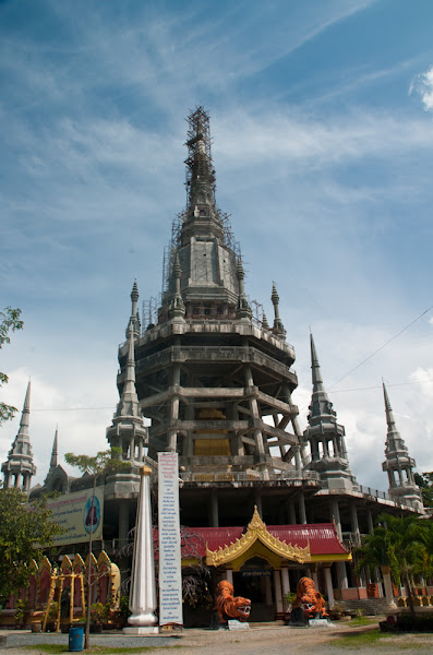 Храм Тигриной Пещеры в Краби (Wat Tham Seua)