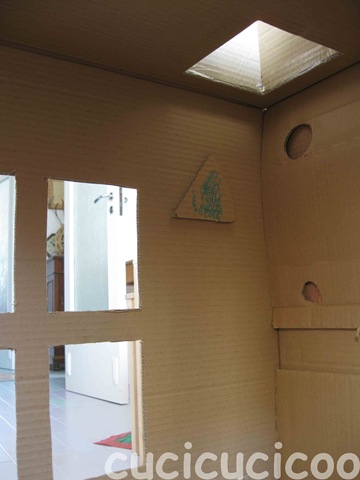 [cardboardhouseinside25.jpg]
