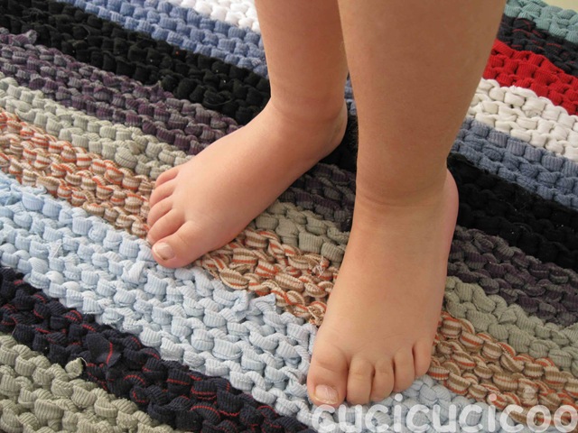 [tootsies on rug[5].jpg]