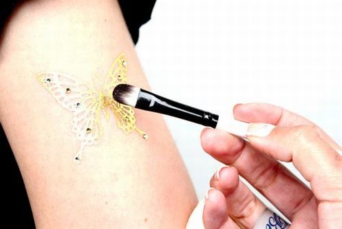 Auksinės tatuiruotės – naujiena prabangos mėgėjams