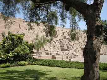 Huaca Pucllana: 1,800 years old. 