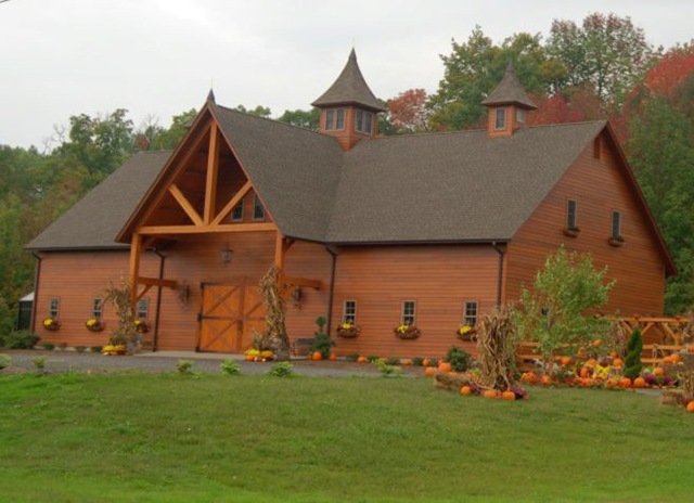 [gorgeouss-barn-decked-for-autumnsmall[3].jpg]