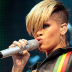 Rihanna se apresenta em evento da r&aacute;dio BBC