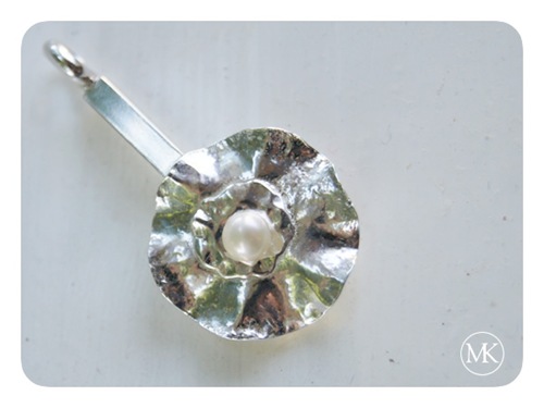 [flower and pearl pendant 3[4].jpg]