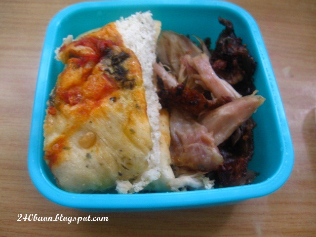 [olive foccacia and roasted chicken bento, by 240baon[6].jpg]