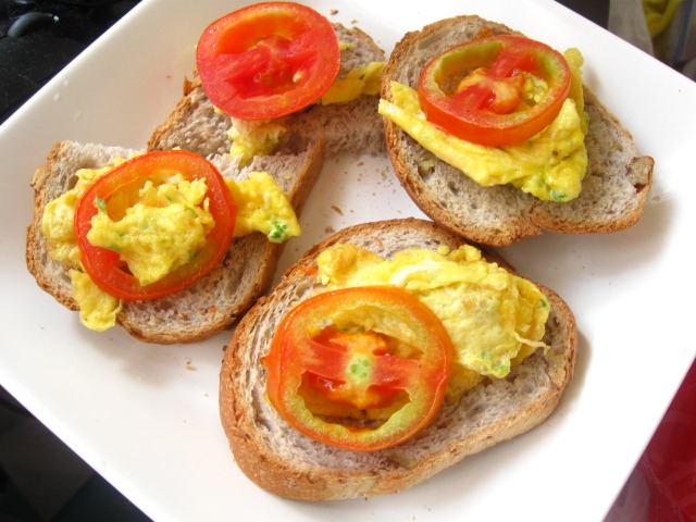 [egg-and-tomato-open-faced-sandwich-b[2].jpg]