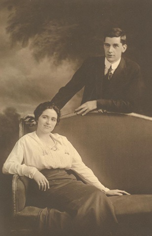 [grammy and stephen lynch web[3].jpg]
