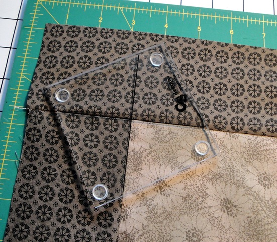 [pinwheel quilt cut 4[5].jpg]