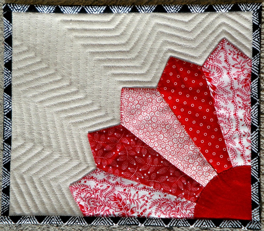 [AccuQuilt Mug Rug Dresden 2[3].jpg]