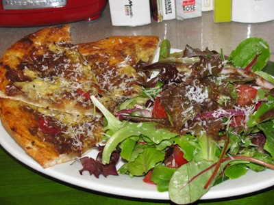[amyspizza&salad[5].jpg]