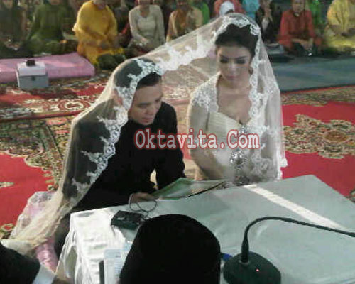 Model Ola Harika Istri DJ Riri