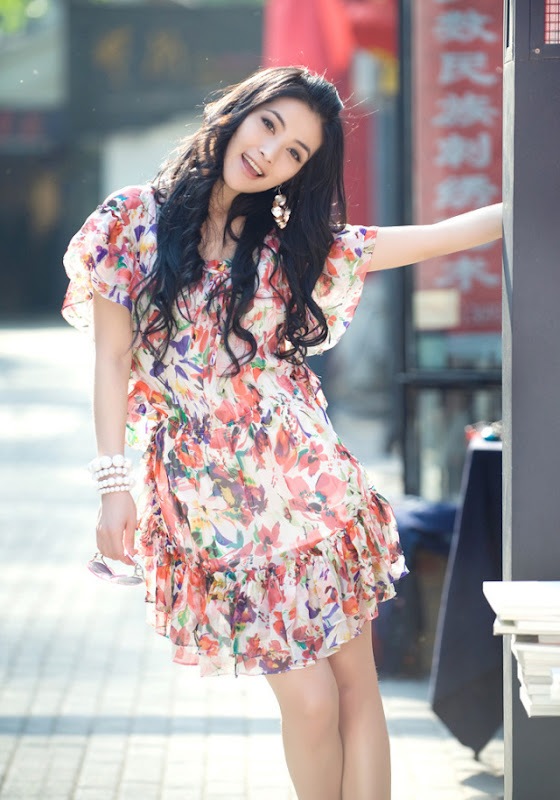 美眉日报 c14ae29a e0a1 4004 a548 241cad0cdde2 何静户外拍摄服装PP