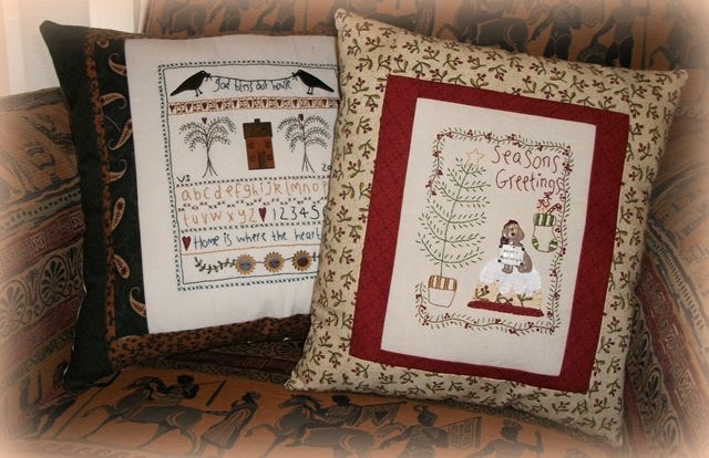 [Two UFO cushions[5].jpg]