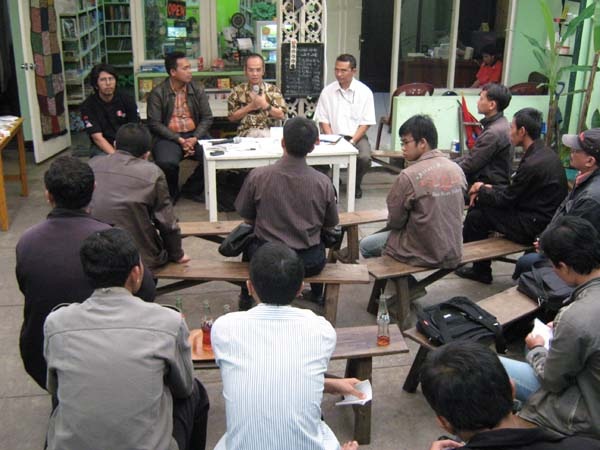 [diskusinya4.jpg]