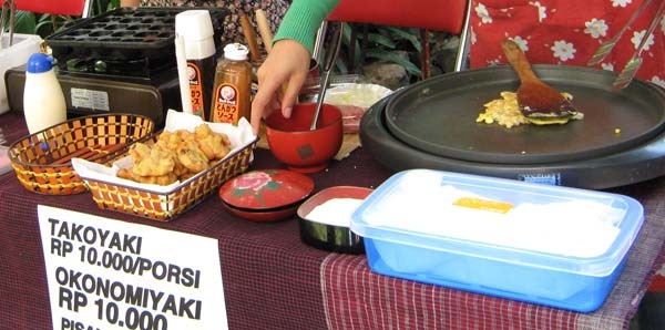 [takoyakiokonomiyaki2.jpg]