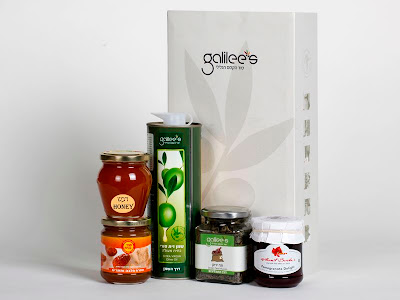 Galilee Delight Gift Basket - Honey, Pomegranates Delight, Extra Virgin Olive Oil, Halva and dates spread, Green Tea Infusi Galilee Delight Gift Basket - Honey, Pomegranates Delight, Extra Virgin Olive Oil, Halva and dates spread, Green Tea Infusi