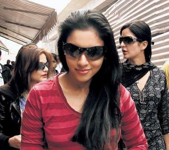 [asin-n-katz-in-chandigarh-wallpaper[3].jpg]