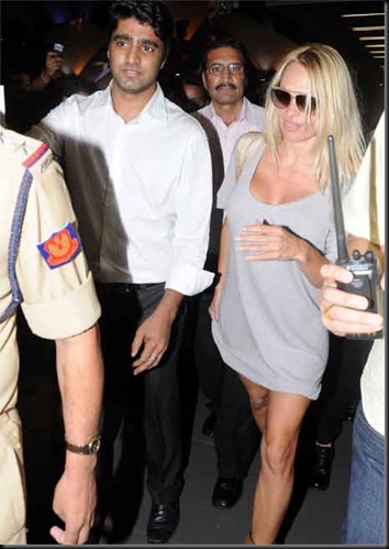 Pamela Anderson Arrives in Mumbai3