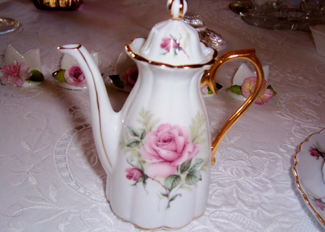 [mini rose teapot[5].jpg]