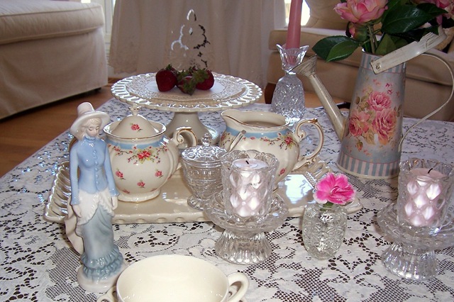 [tea party with blue lady[11].jpg]
