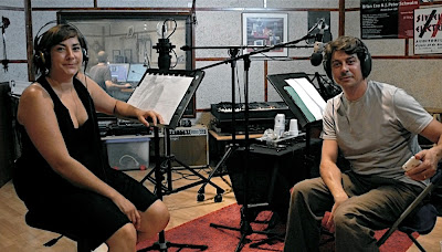 Aina i Andreu Aina Burgos i Andreu Mira gravant un programa de ràdio