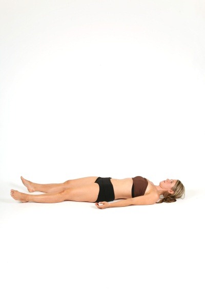 [bikram-yoga-posture13-corpse-pose-01s[4].jpg]