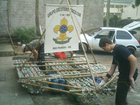 http://lh6.ggpht.com/_D373-qUIBS0/SuWPn8YFiHI/AAAAAAAAB88/TaneX1_fOPo/Montagem%20de%20Balsa%20Itacolomi.jpg