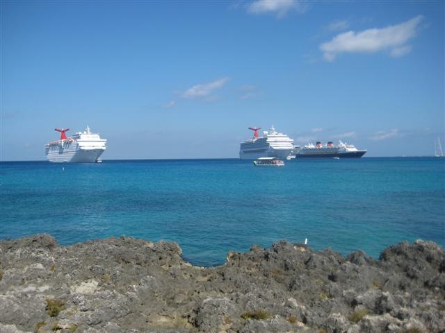 [Grand Cayman - Other Ships (Small)[2].jpg]